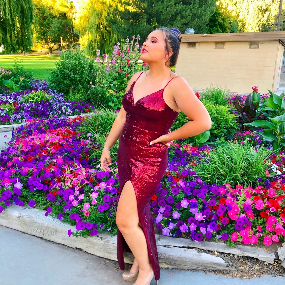 Wine Red Sequined Prom/Homecoming Dress